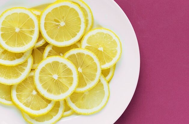 柠檬含有维生素C，它是一种效力兴奋剂